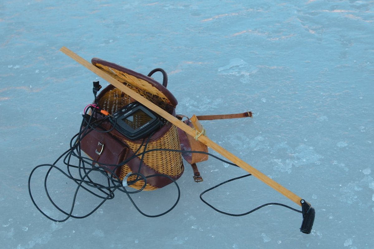 Gear to Survive Arctic Night Emergencies